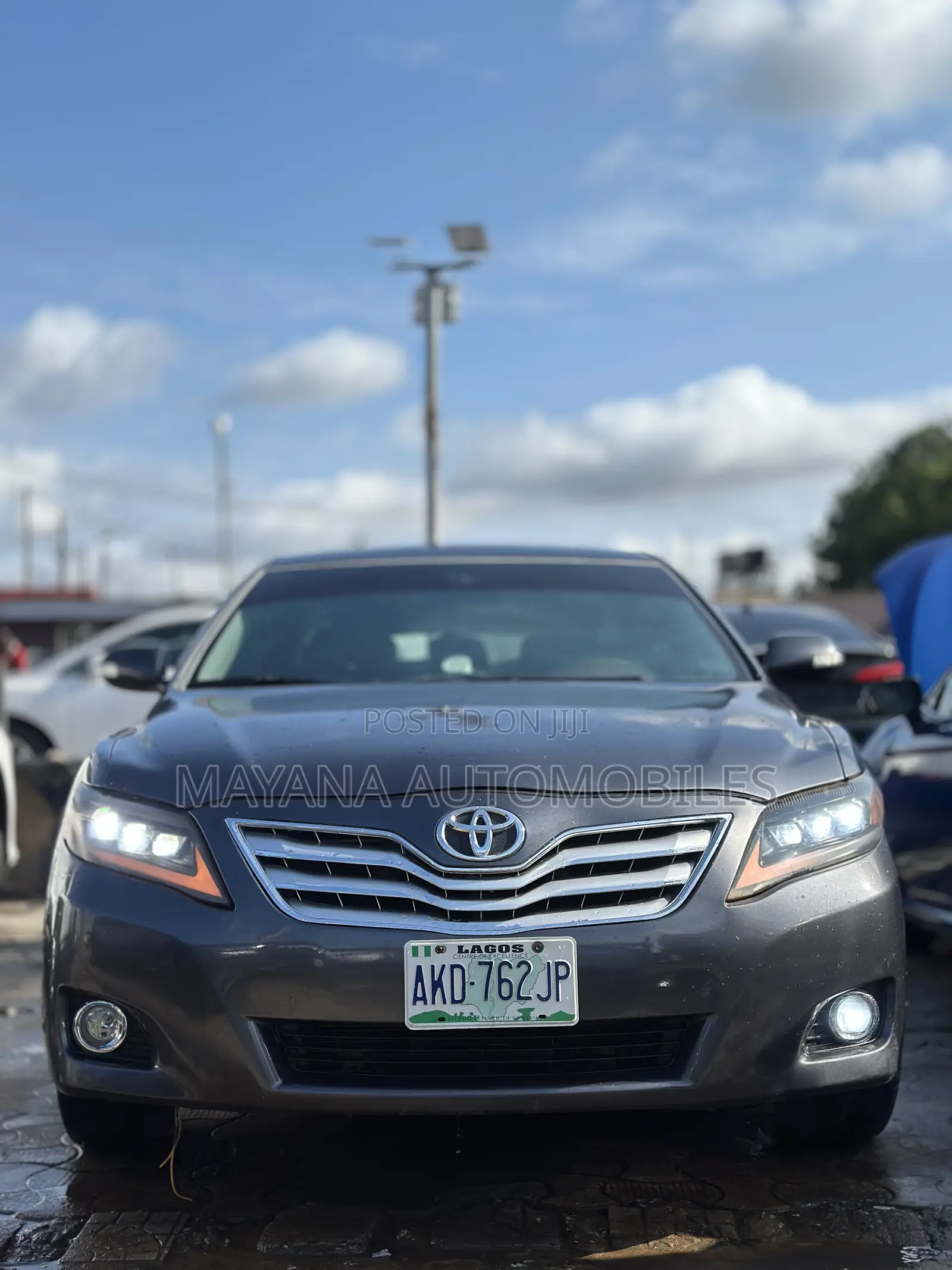 Toyota Camry XLE 4dr Sedan (2.5L 4cyl 6AM) 2010 Gray