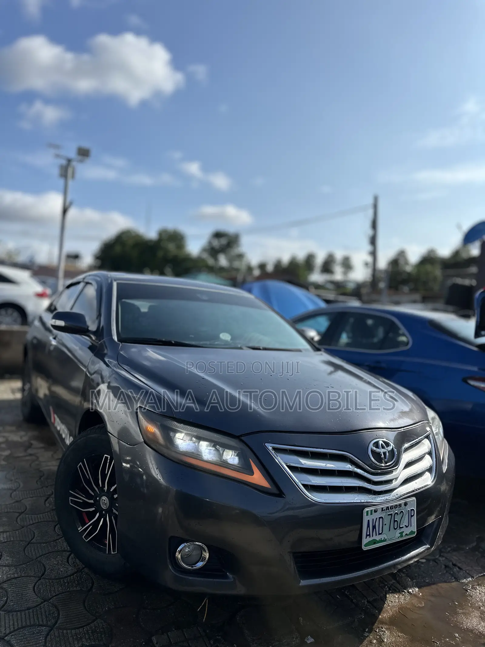 Toyota Camry XLE 4dr Sedan (2.5L 4cyl 6AM) 2010 Gray