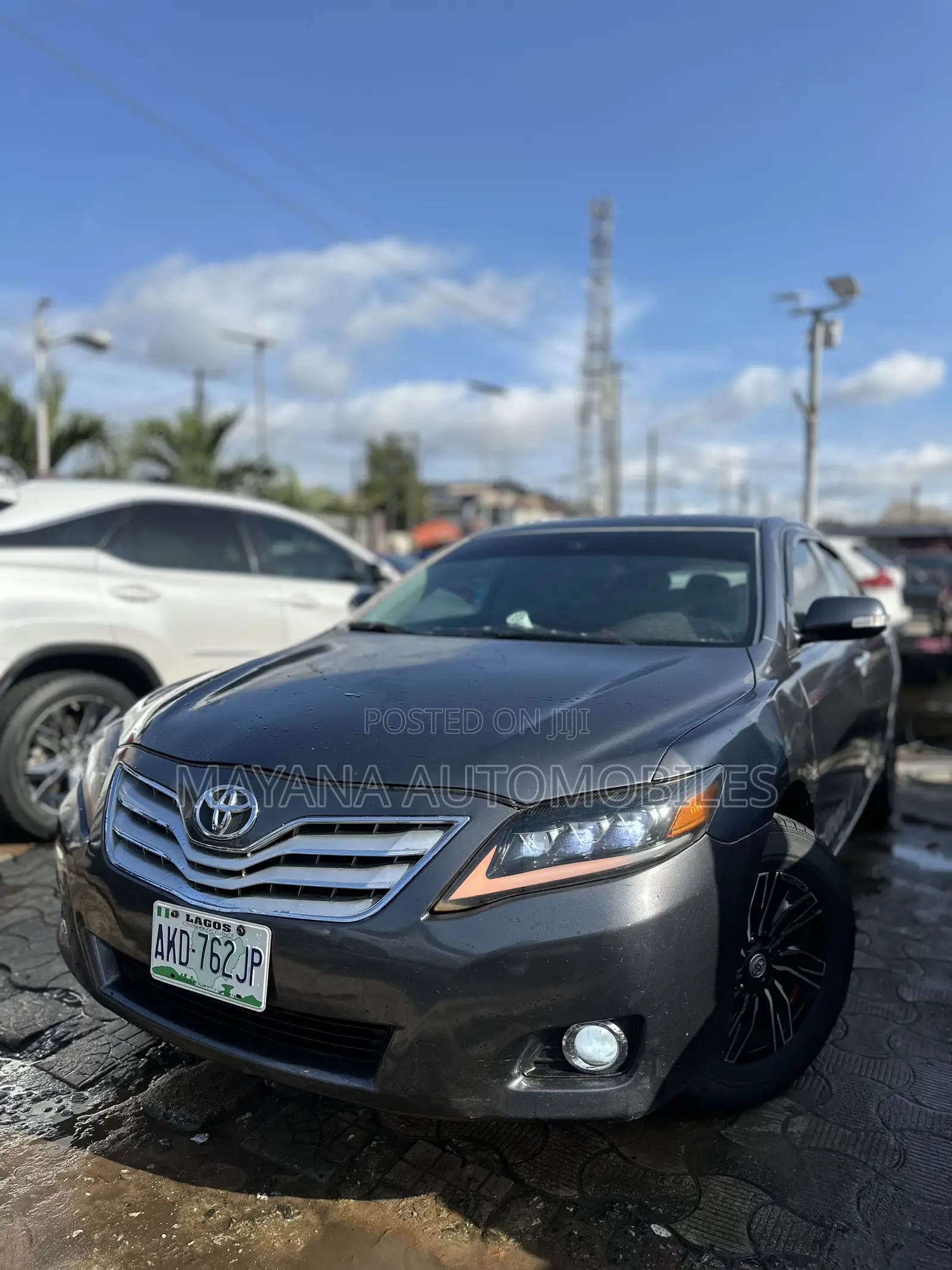 Toyota Camry XLE 4dr Sedan (2.5L 4cyl 6AM) 2010 Gray