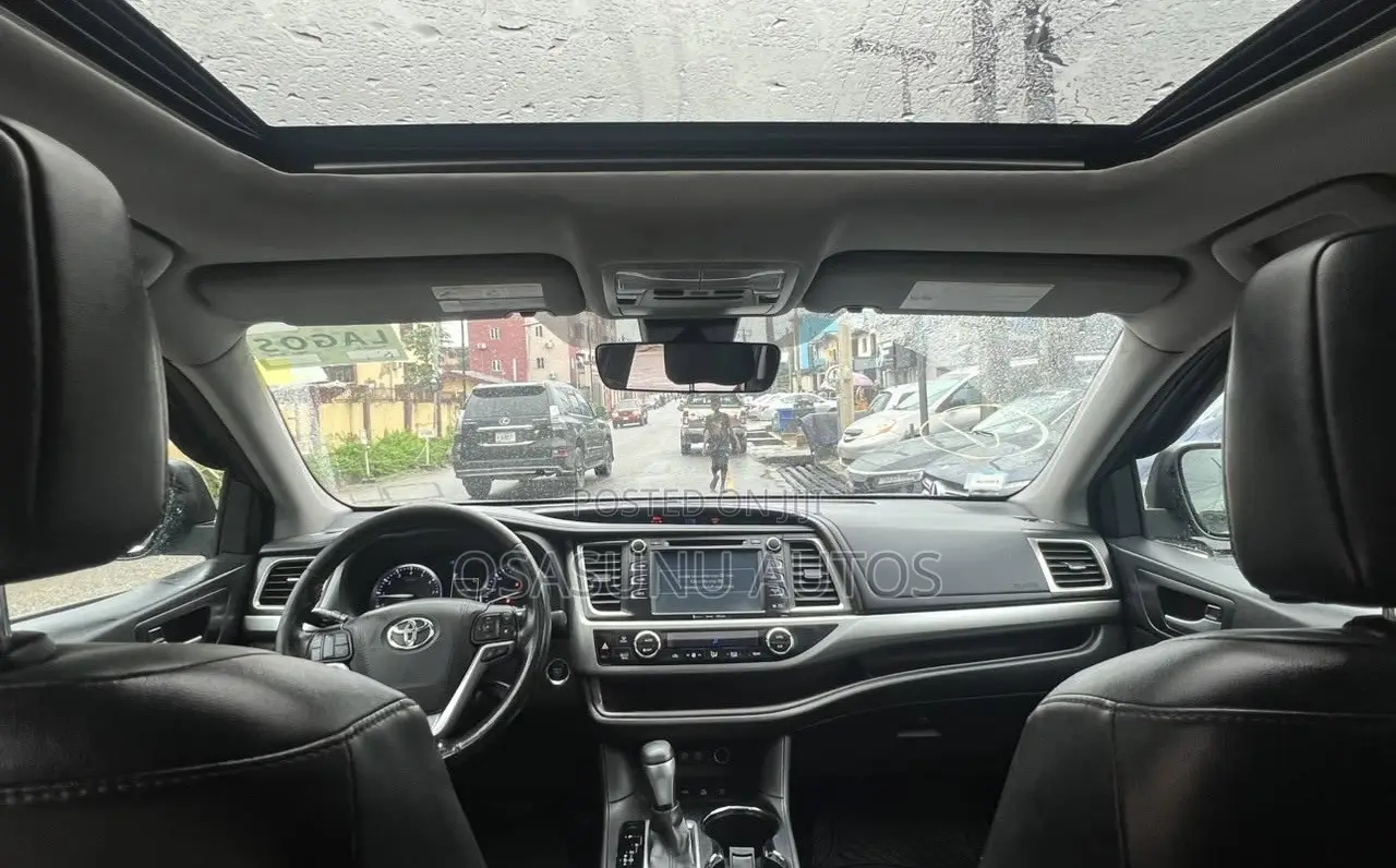 Toyota Highlander XLE 4x4 V6 (3.5L 6cyl 8A) 2017 Black