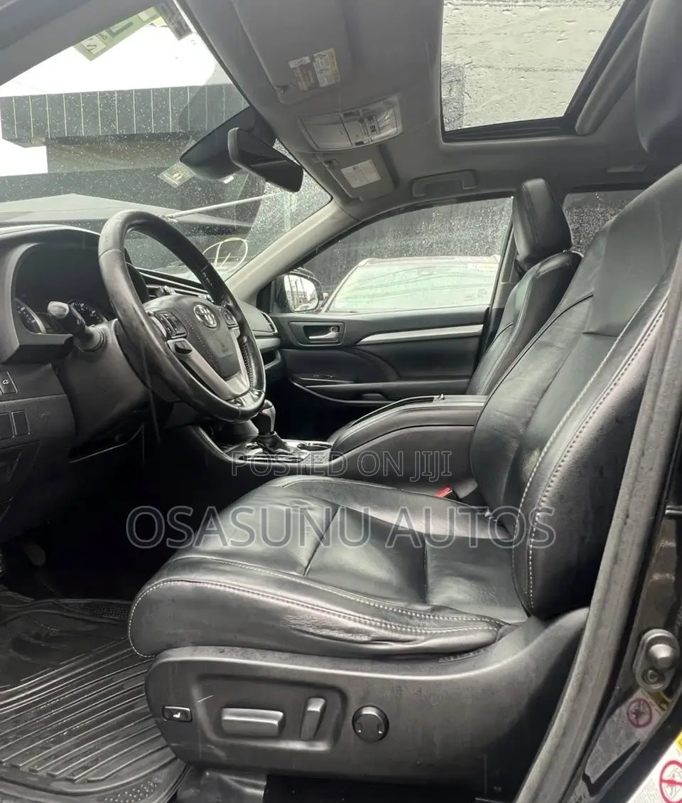 Toyota Highlander XLE 4x4 V6 (3.5L 6cyl 8A) 2017 Black