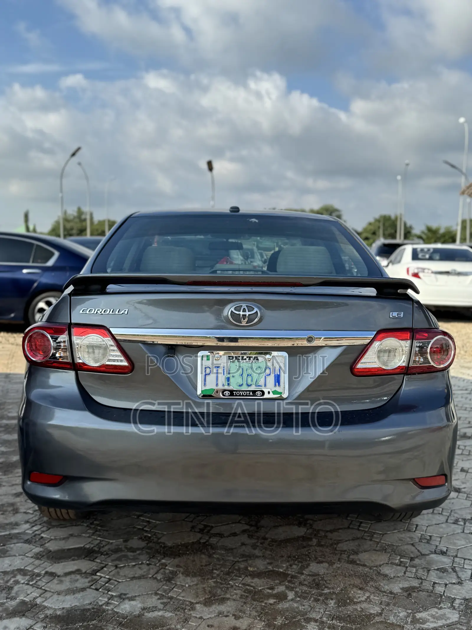 Toyota Corolla LE 4dr Sedan (1.8L 4cyl 4A) 2012 Gray