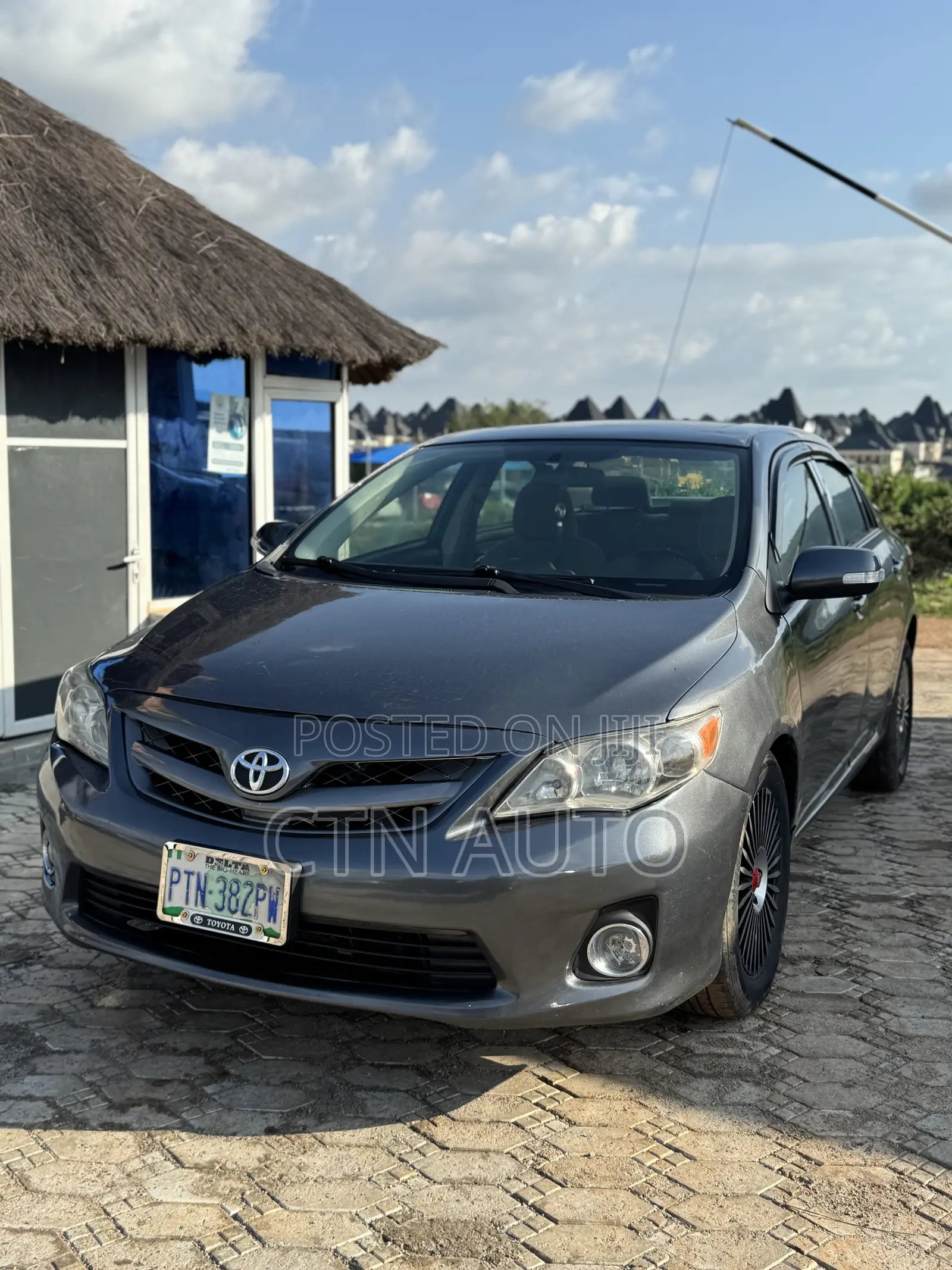 Toyota Corolla LE 4dr Sedan (1.8L 4cyl 4A) 2012 Gray