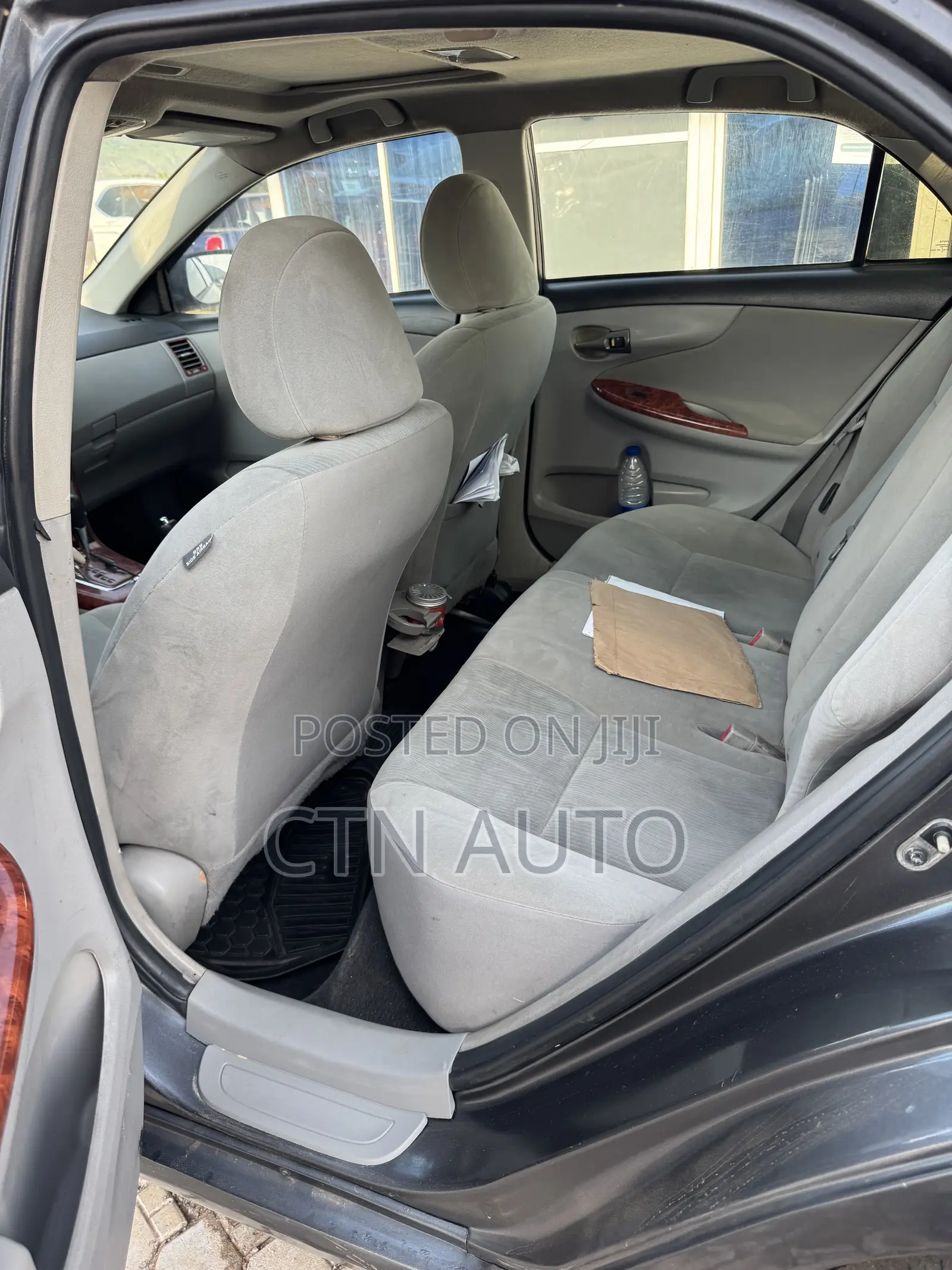 Toyota Corolla LE 4dr Sedan (1.8L 4cyl 4A) 2012 Gray