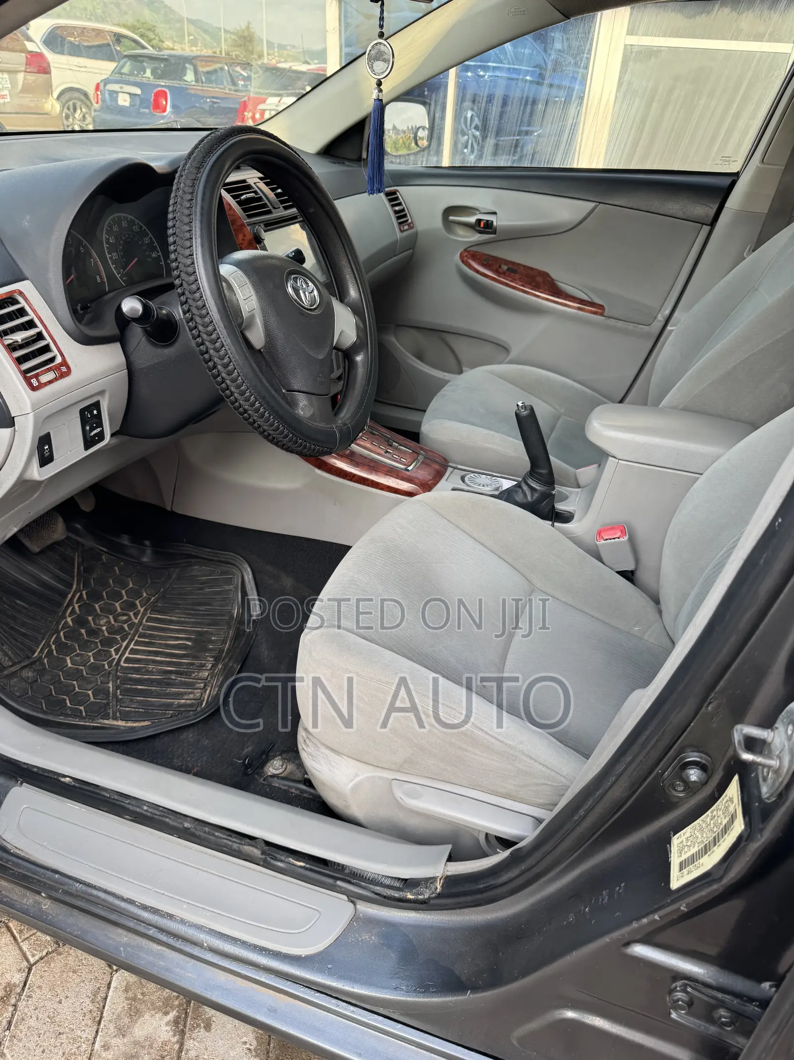 Toyota Corolla LE 4dr Sedan (1.8L 4cyl 4A) 2012 Gray