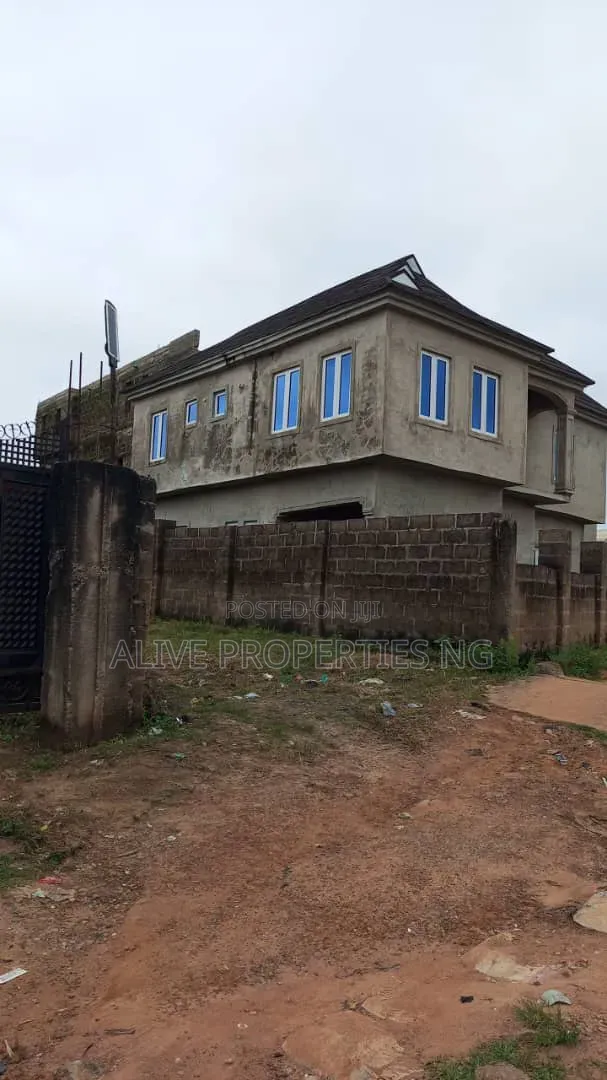 4bdrm Duplex in Moganna Estate, Ido for sale