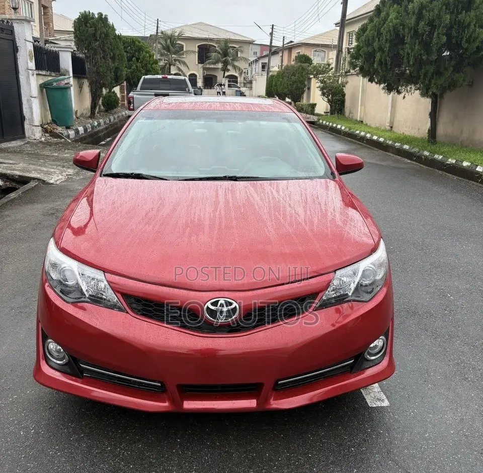 Toyota Camry SE 4dr Sedan (2.5L 4cyl 6A) 2012 Red