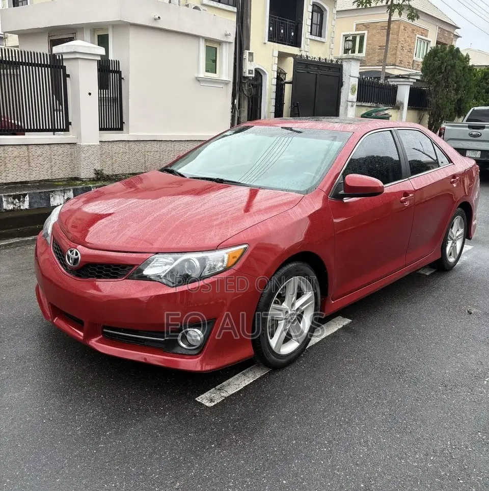 Toyota Camry SE 4dr Sedan (2.5L 4cyl 6A) 2012 Red