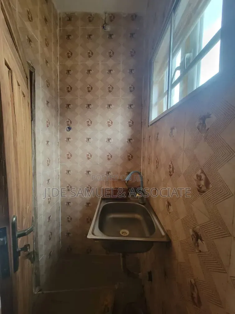 Furnished 1bdrm Apartment in Ayobo for rent