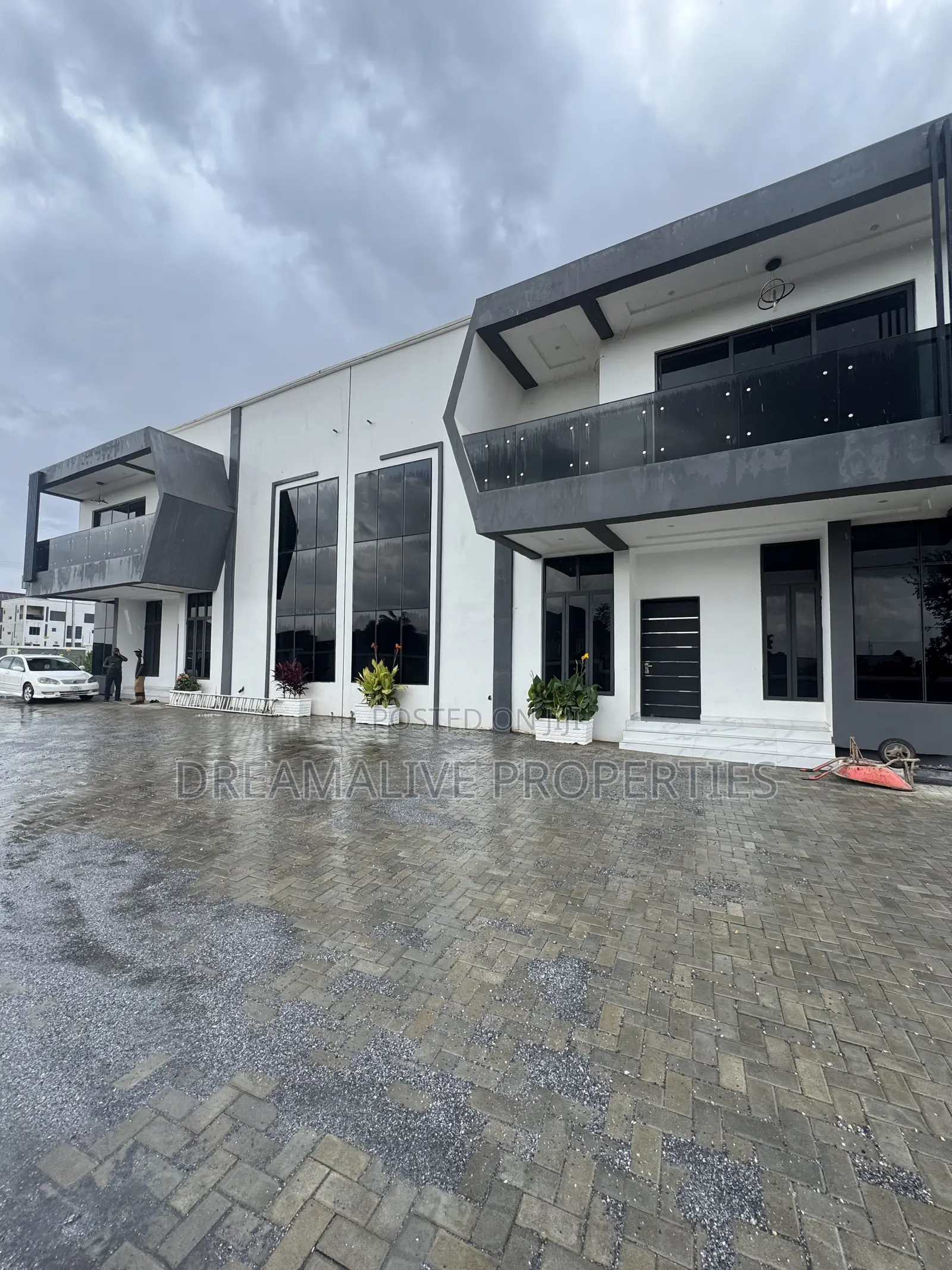 4bdrm Duplex in Idu for rent