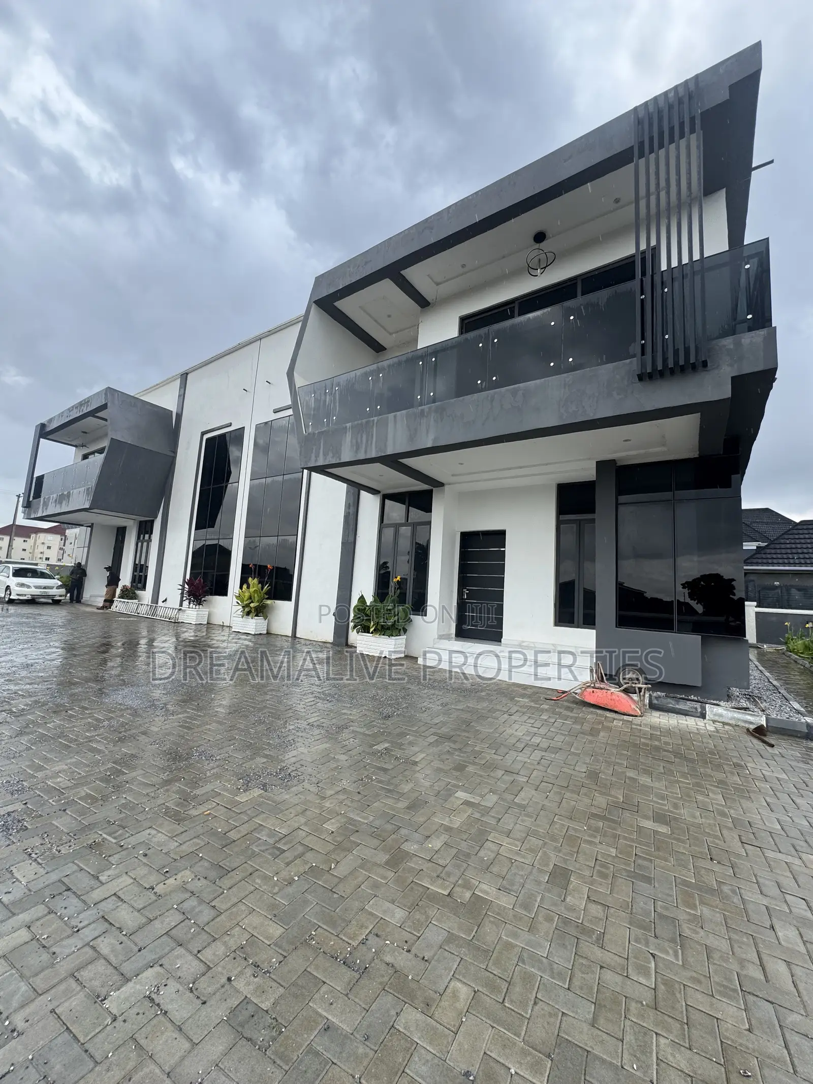 4bdrm Duplex in Idu for rent