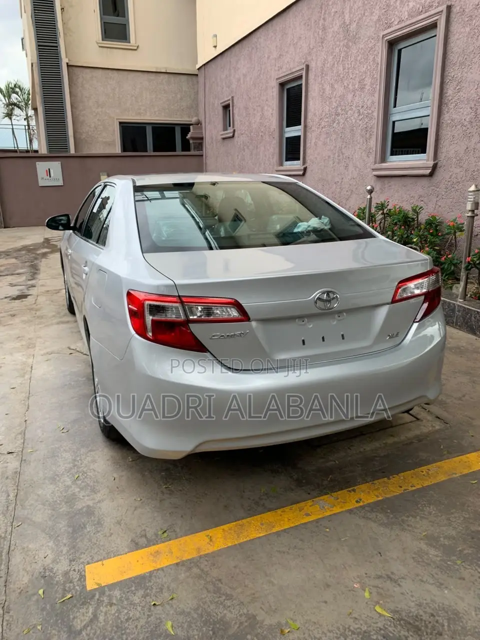 Toyota Camry XLE 4dr Sedan (2.5L 4cyl 6A) 2013 Silver