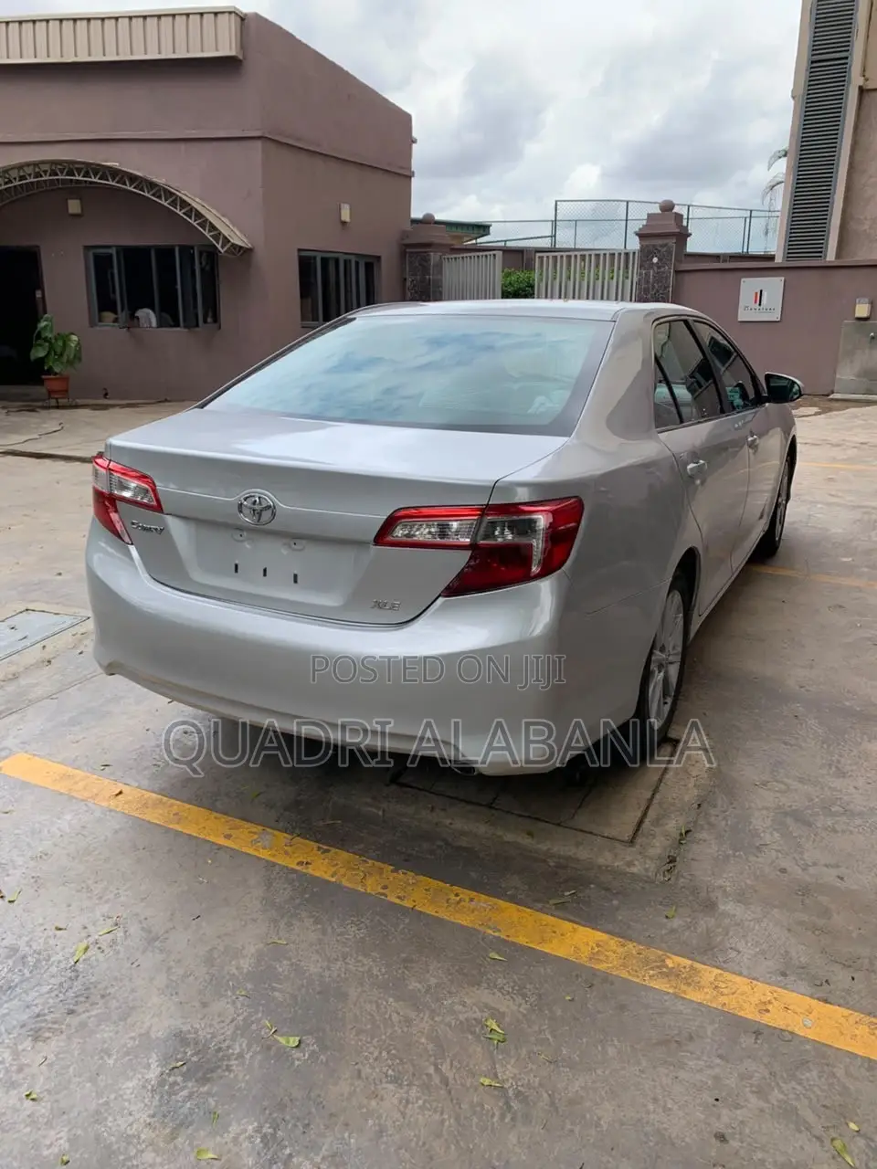 Toyota Camry XLE 4dr Sedan (2.5L 4cyl 6A) 2013 Silver