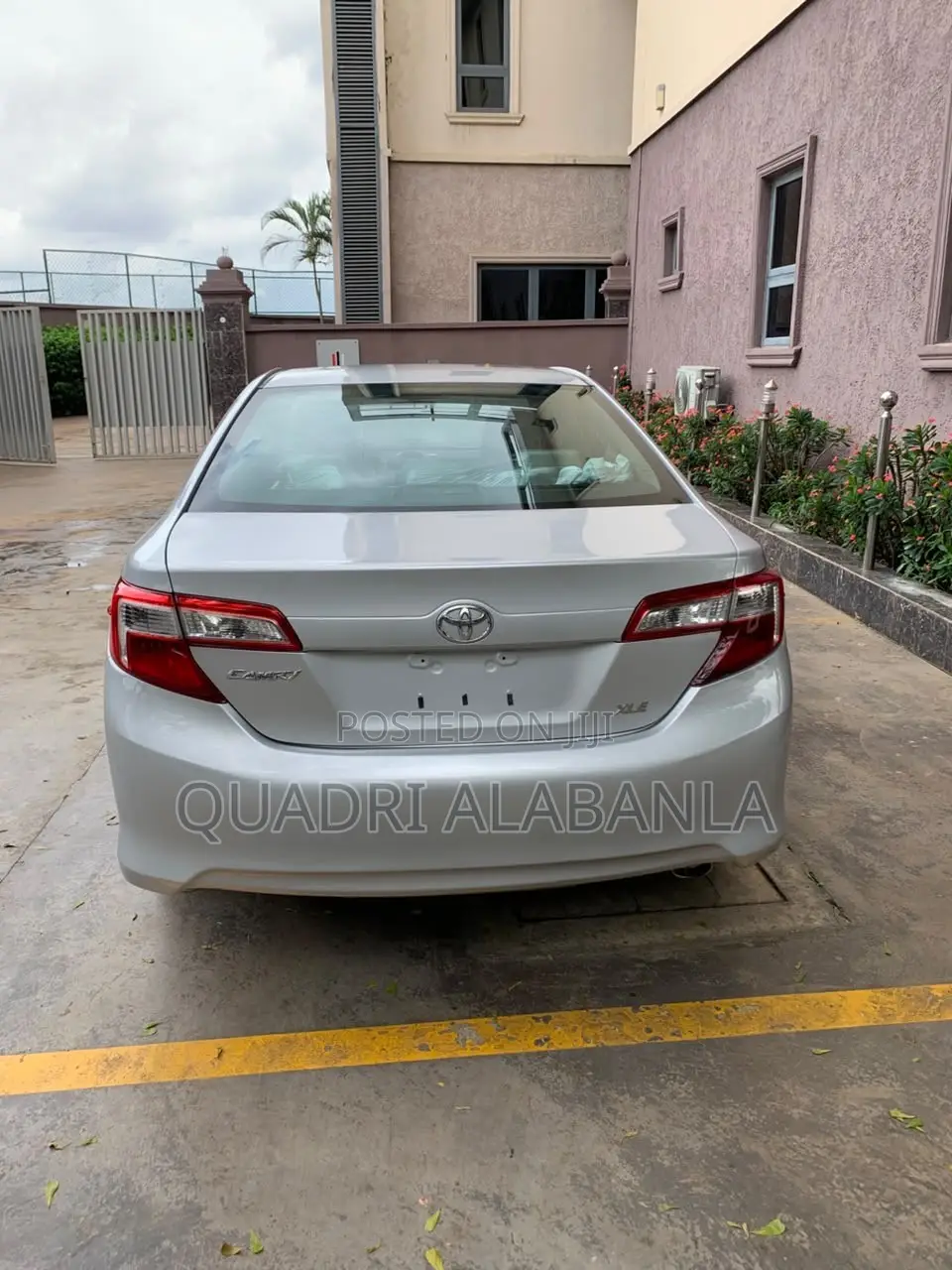 Toyota Camry XLE 4dr Sedan (2.5L 4cyl 6A) 2013 Silver