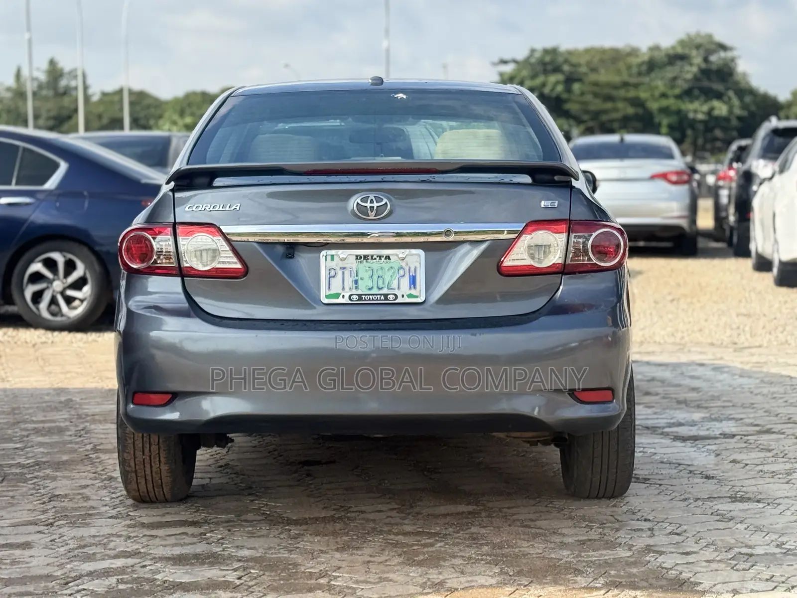 Toyota Corolla LE 4dr Sedan (1.8L 4cyl 4A) 2012 Gray