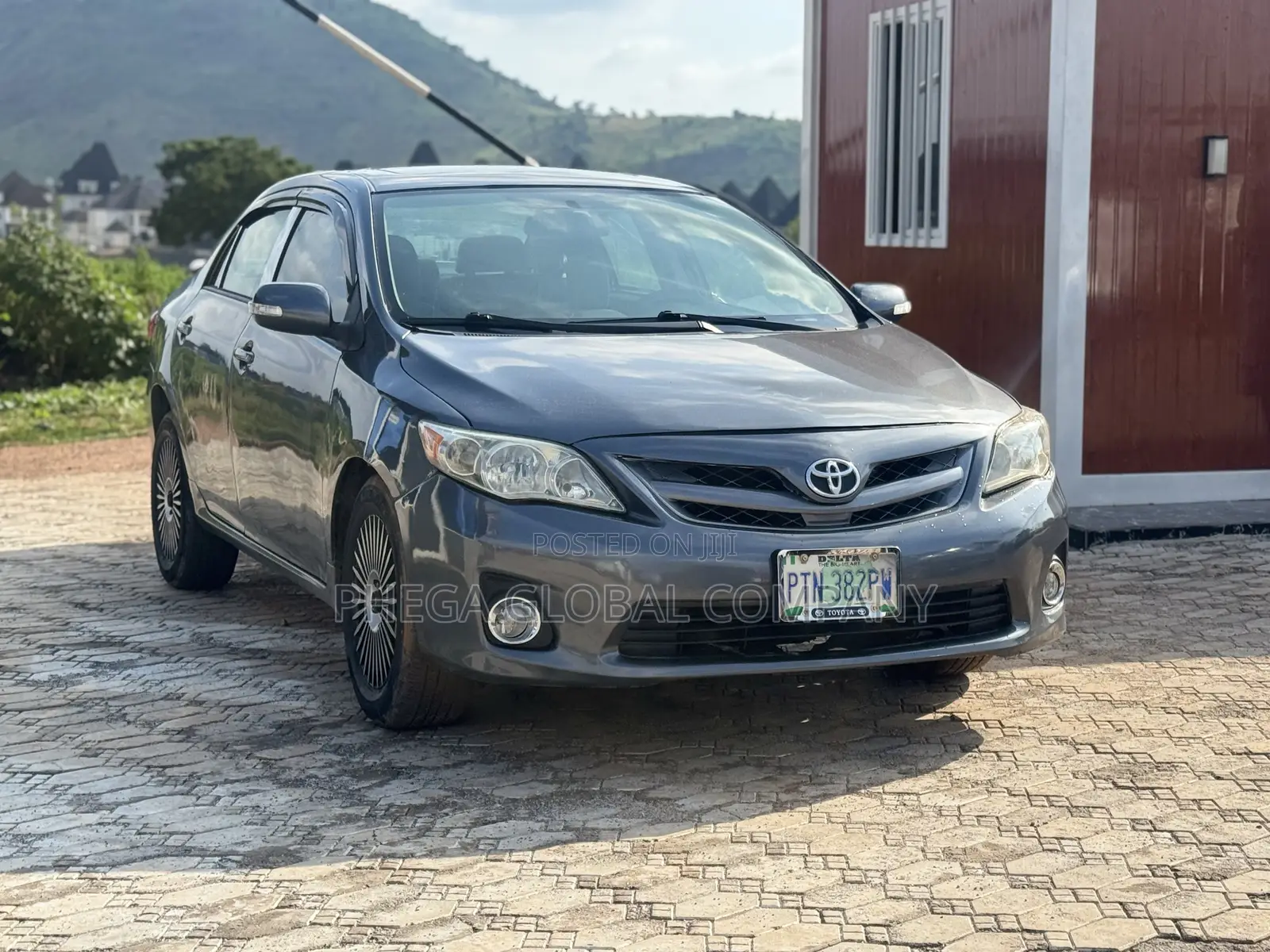 Toyota Corolla LE 4dr Sedan (1.8L 4cyl 4A) 2012 Gray