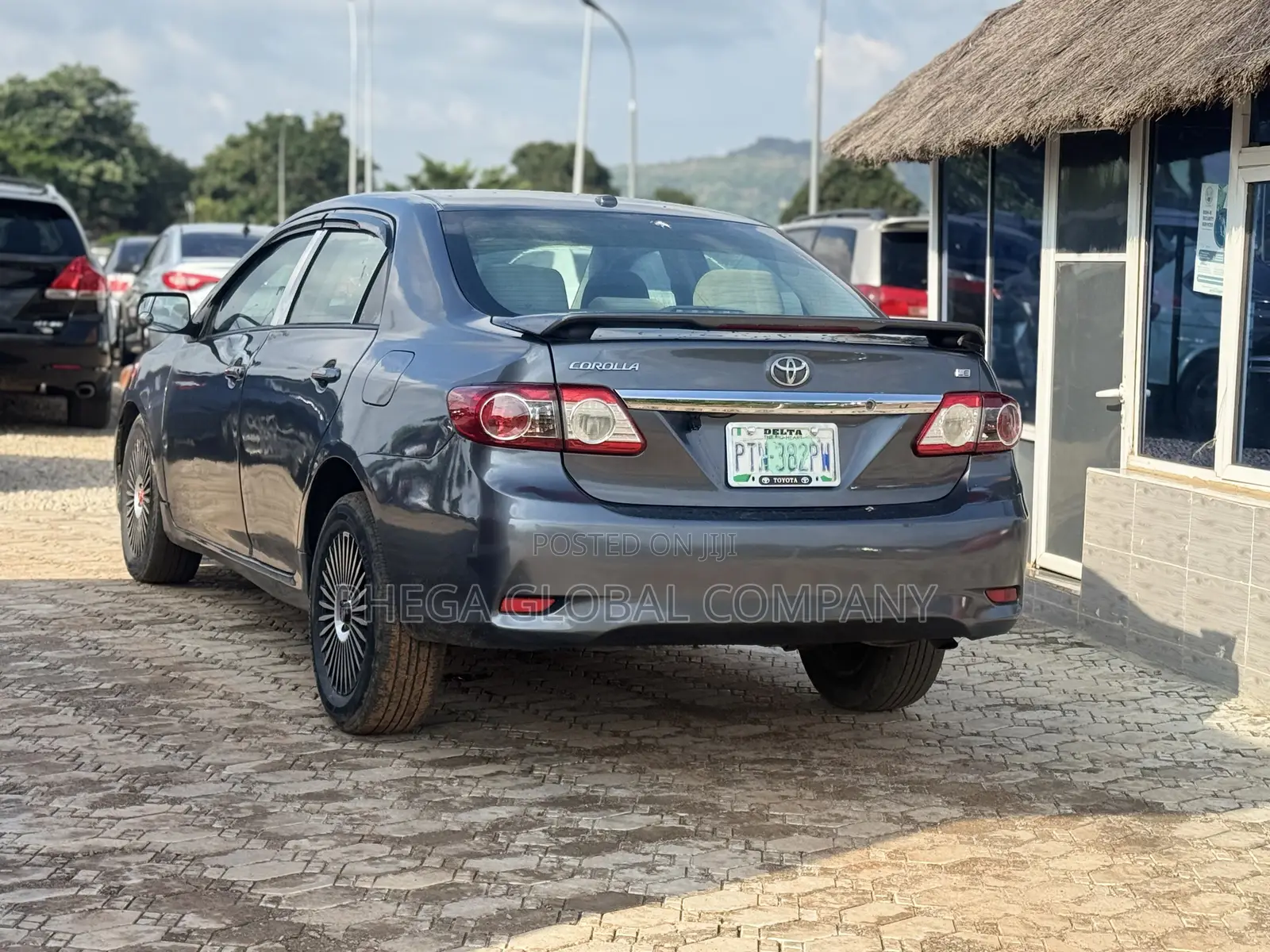 Toyota Corolla LE 4dr Sedan (1.8L 4cyl 4A) 2012 Gray