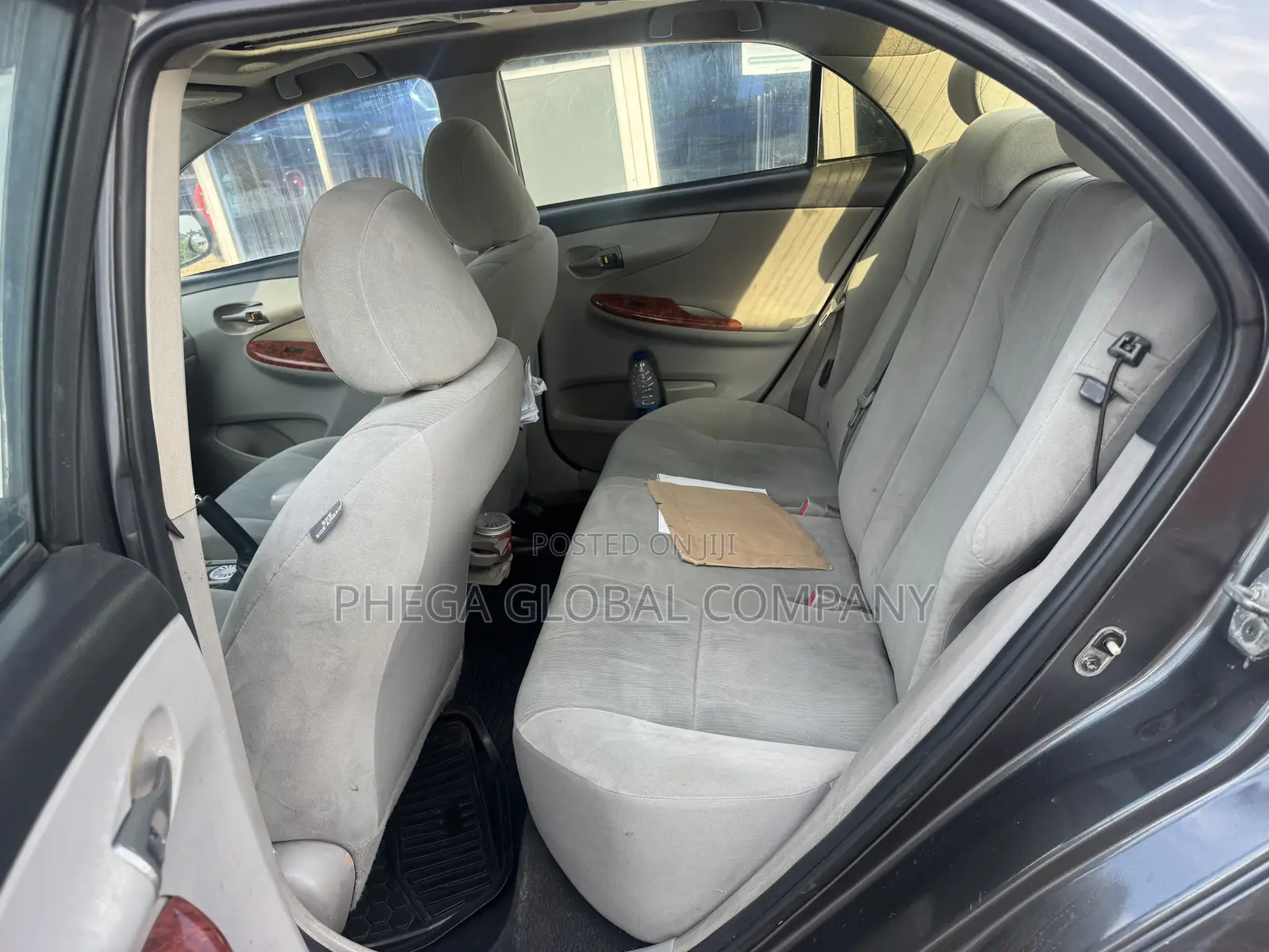 Toyota Corolla LE 4dr Sedan (1.8L 4cyl 4A) 2012 Gray
