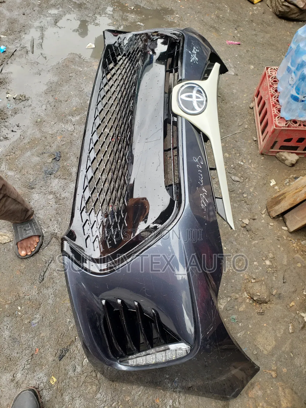 Complete Front Bumper Toyota 2017-2018 SE