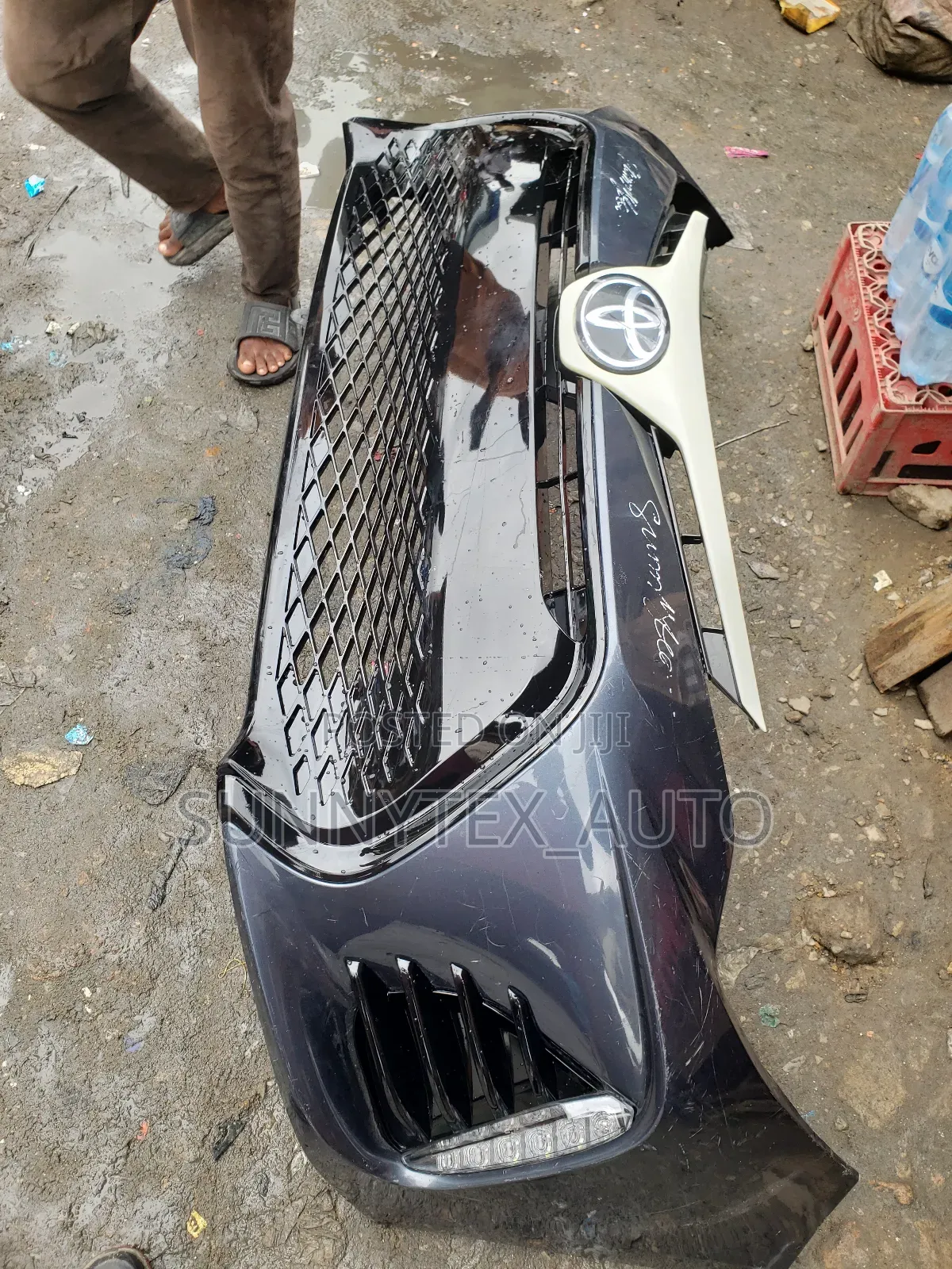 Complete Front Bumper Toyota 2017-2018 SE