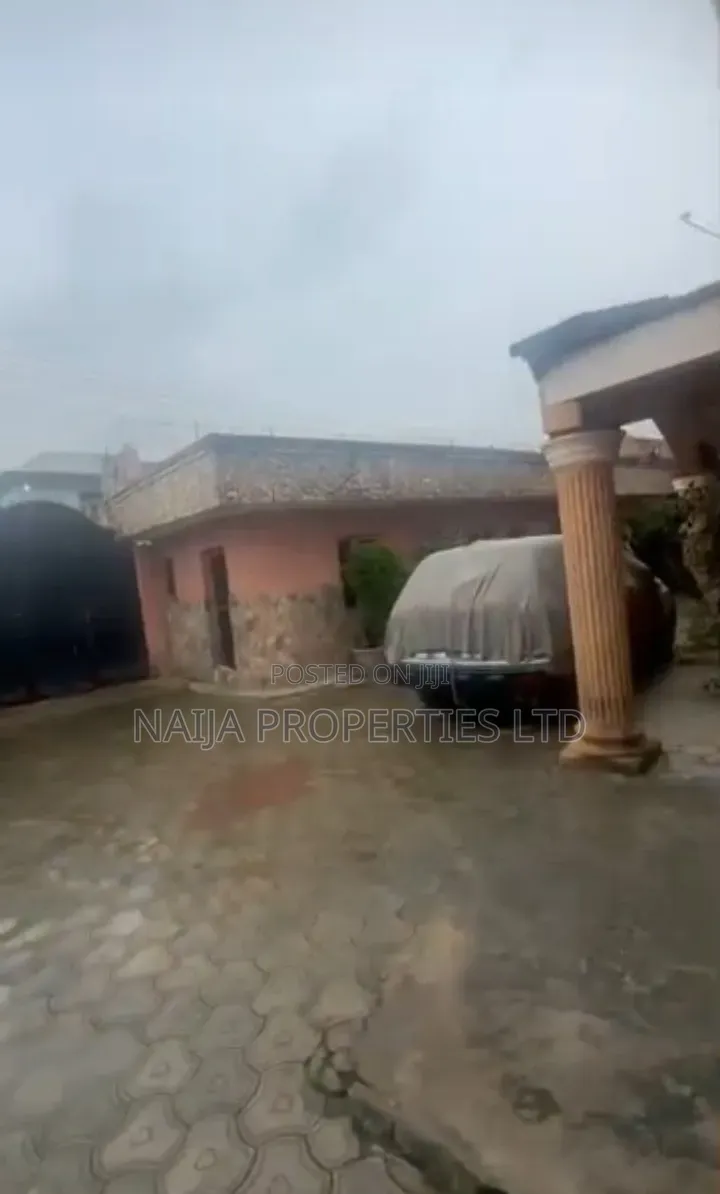 4bdrm Duplex in Ologolo for sale