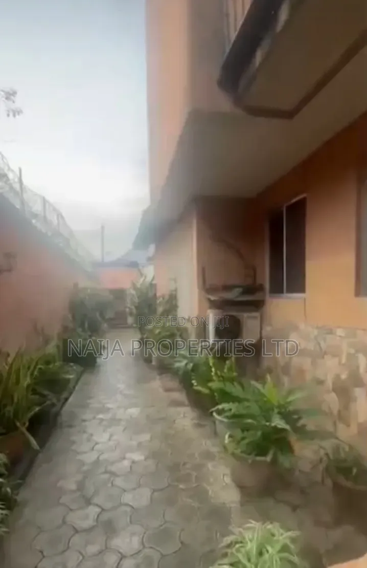 4bdrm Duplex in Ologolo for sale