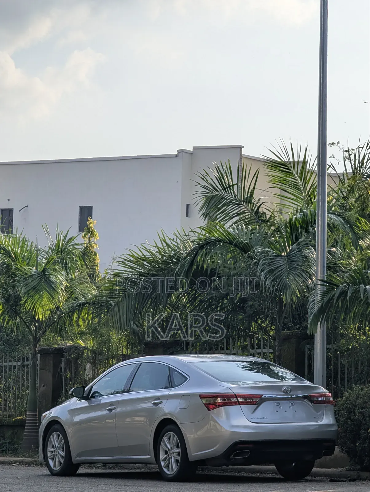 Toyota Avalon XLE Sedar FWD (3.5L 6cyl 6A) 2013 Silver