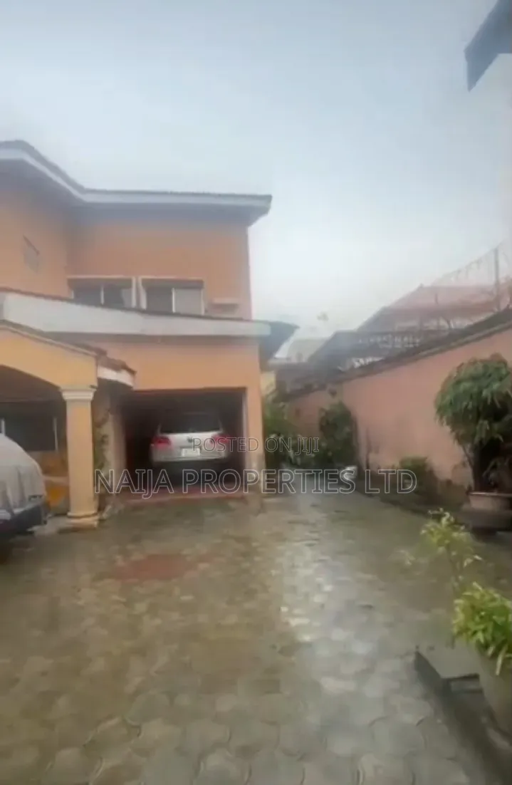 4bdrm Duplex in Ologolo for sale