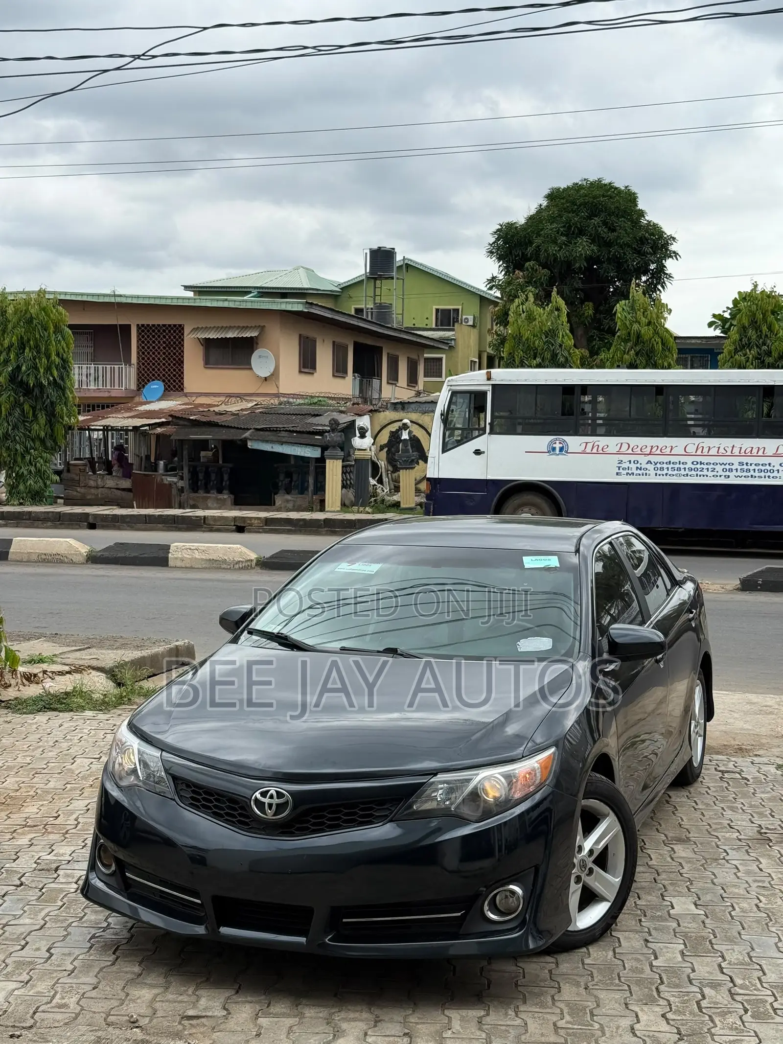 Toyota Camry SE 4dr Sedan (2.5L 4cyl 6A) 2012 Blue