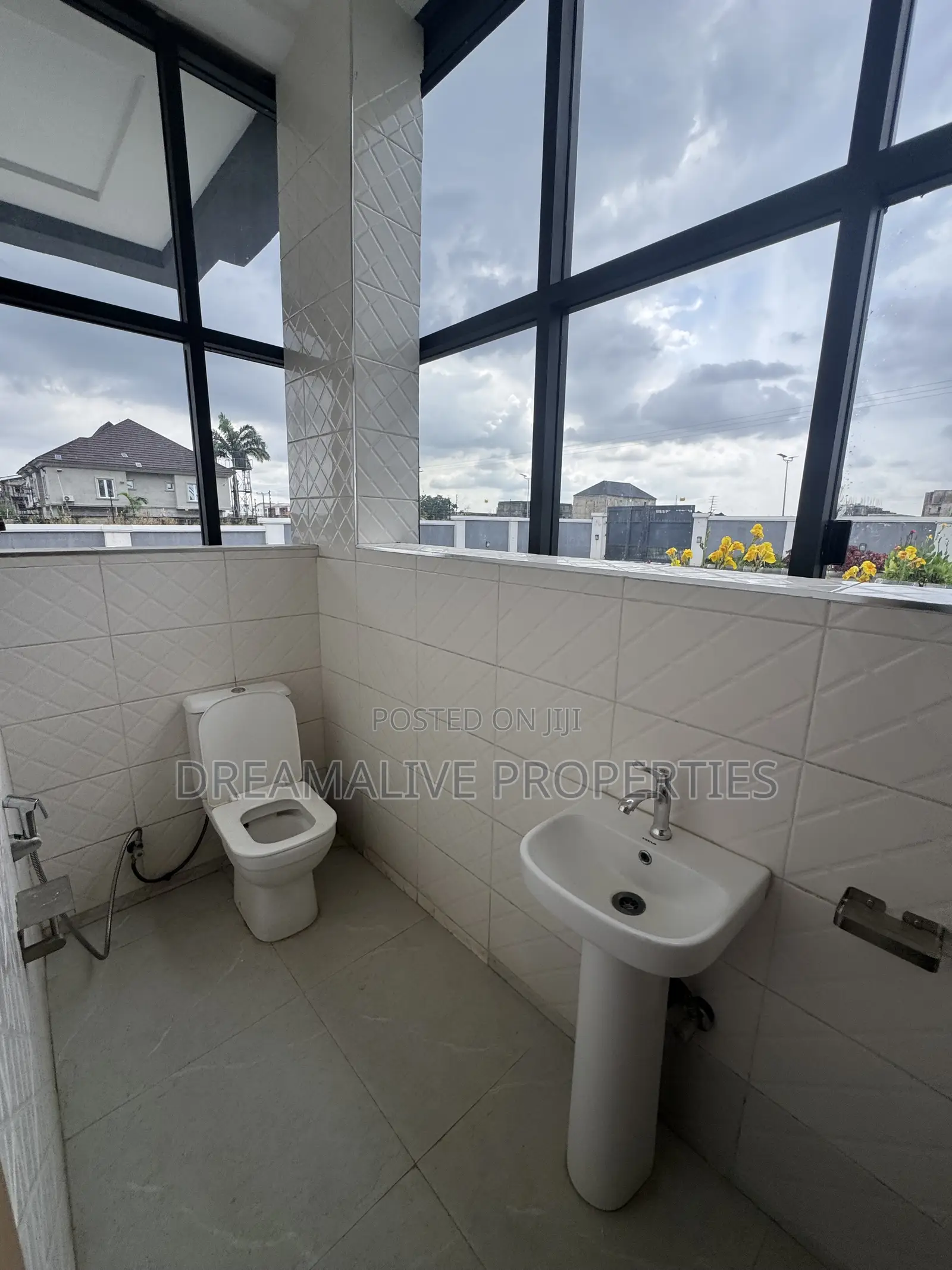 4bdrm Duplex in Idu for rent