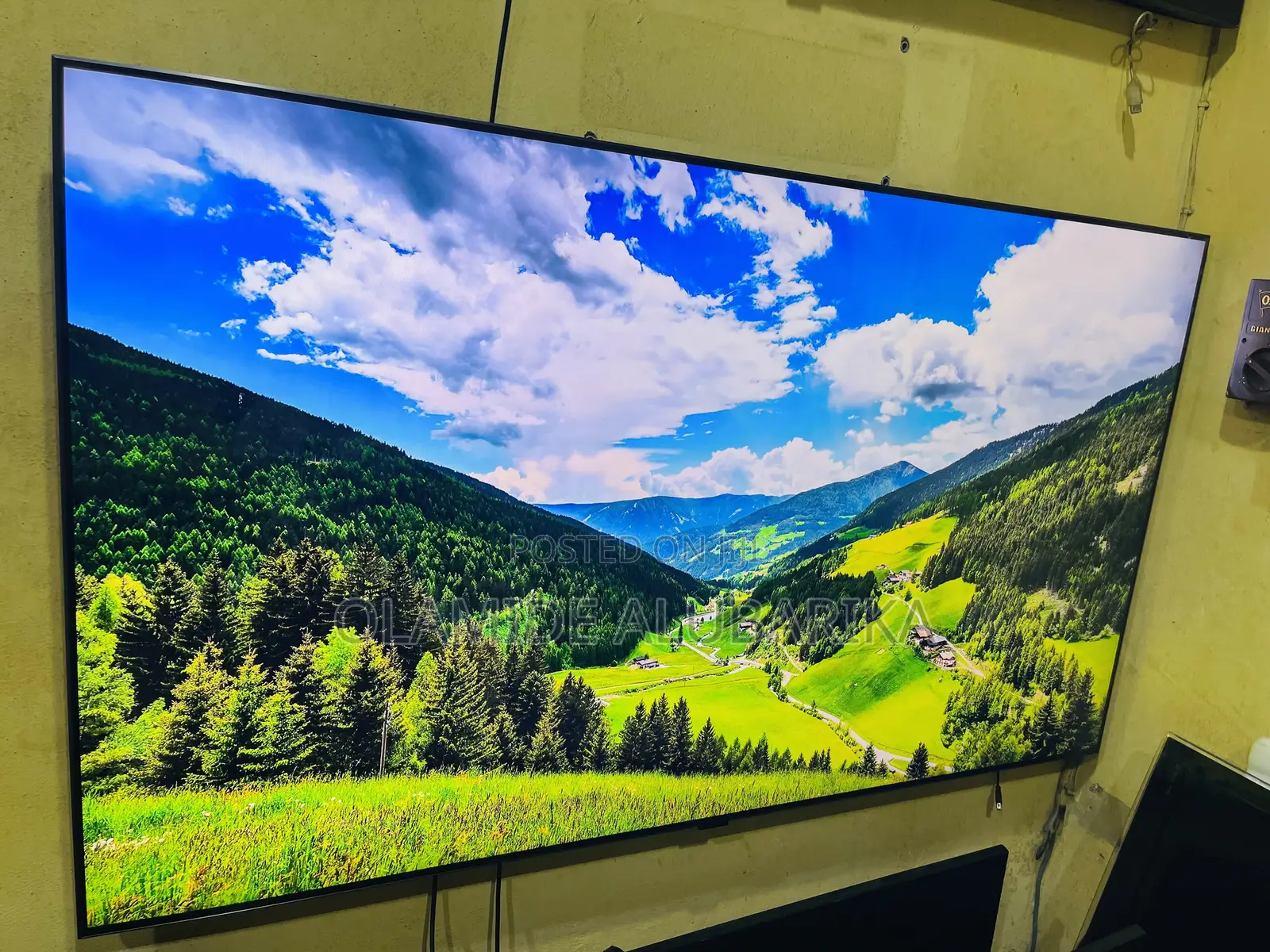 Samsung 65" Q80C QLED Smart TV (2023)120Hz Refresh Rate for Gaming