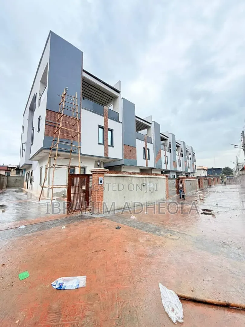 5bdrm Duplex in Opebi for sale