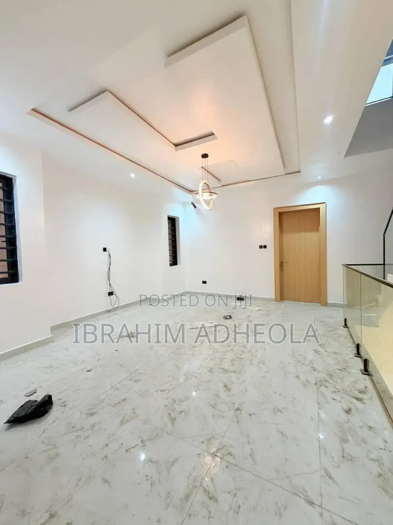 5bdrm Duplex in Opebi for sale
