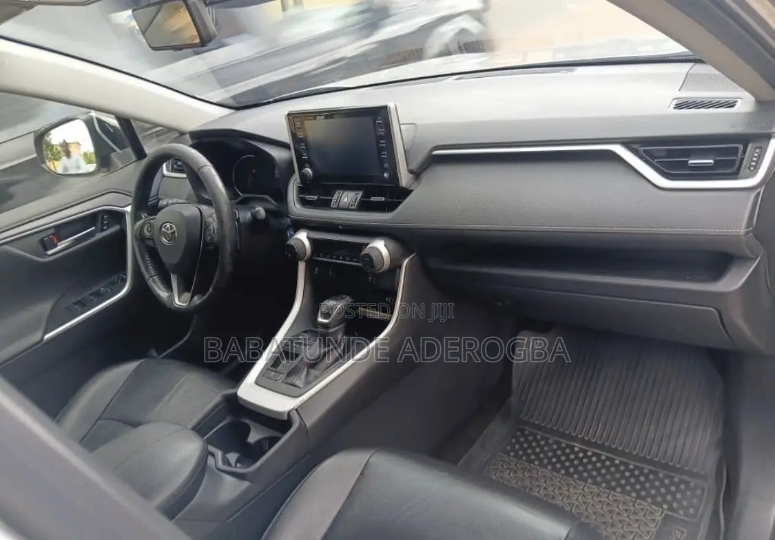 Toyota RAV4 LE FWD 2020 Gray