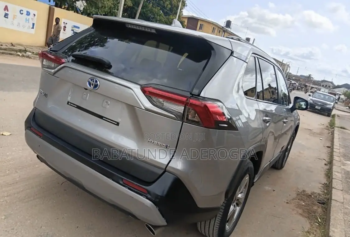 Toyota RAV4 LE FWD 2020 Gray