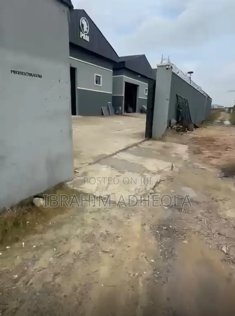 1 Unit of Warehouse Measuring 215 Square Meters Available Fo