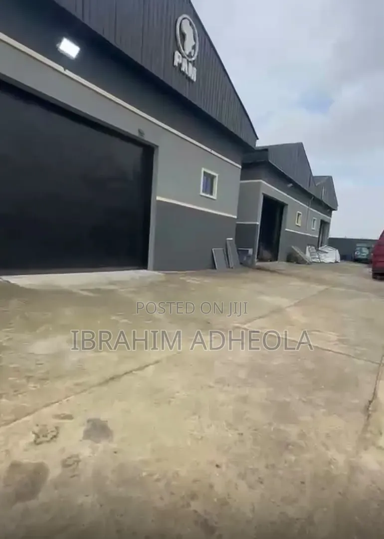 1 Unit of Warehouse Measuring 215 Square Meters Available Fo