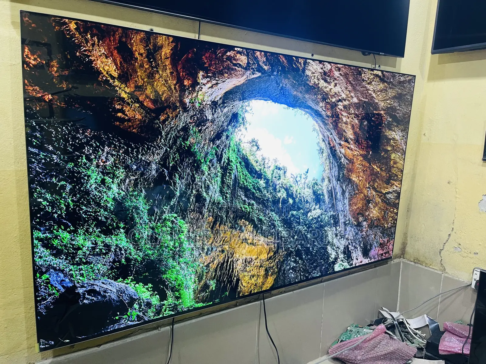 LG 77” OLED Ultra Smart TV Design Α9 Gen5 AI Processor