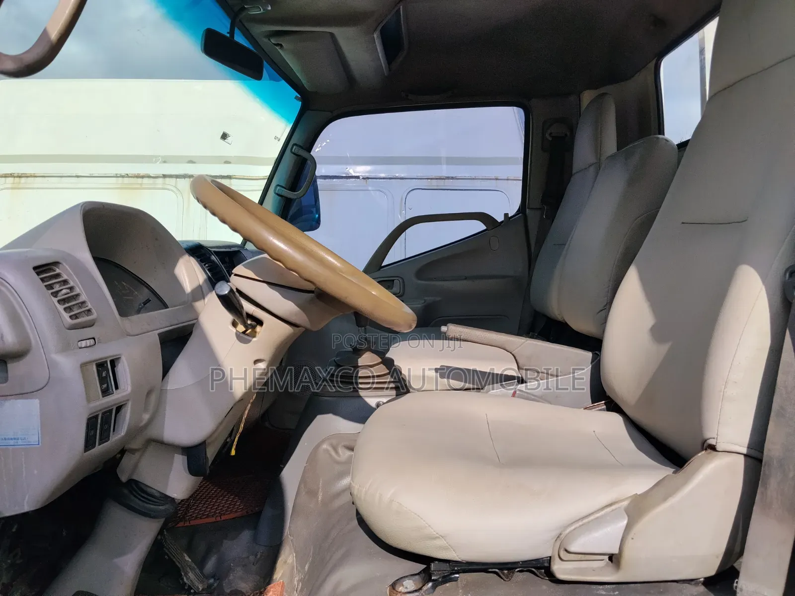 Toyota Dyna400 2009 White
