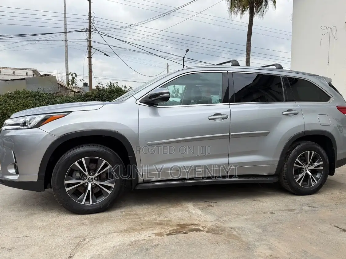Toyota Highlander XLE V6 4x4 (3.5L 6cyl 6A) 2016 Silver