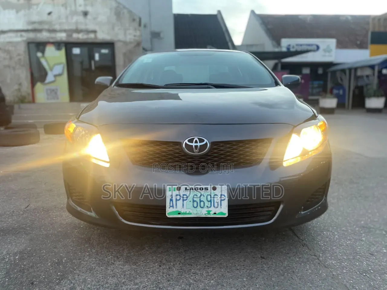 Toyota Corolla LE 4dr Sedan (1.8L 4cyl 4A) 2010 Gray