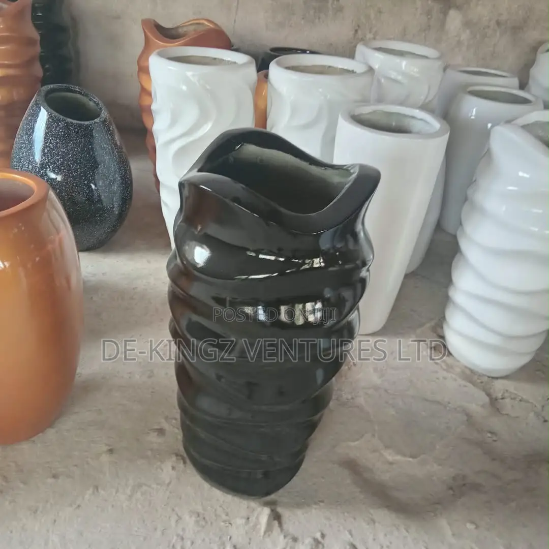 Flower Vases of All Sizes and Decoration Pot