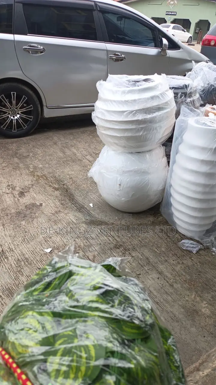Flower Vases of All Sizes and Decoration Pot