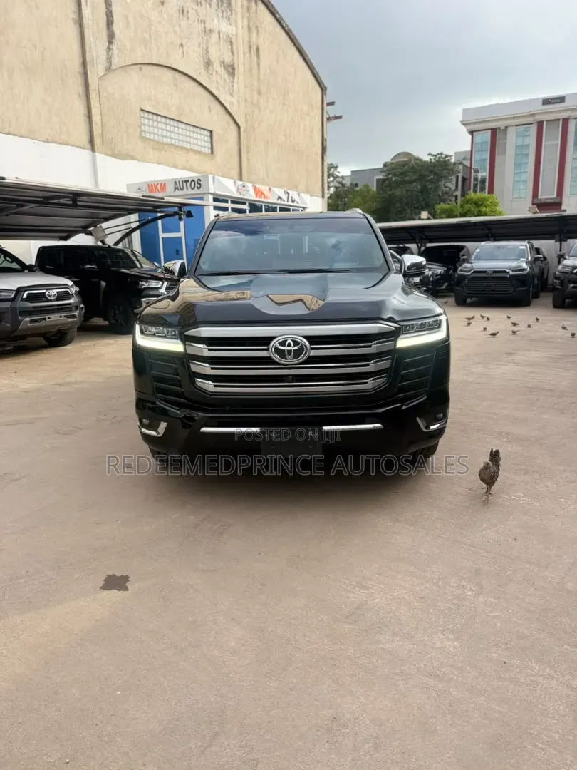 Toyota Land Cruiser LC300 2024 Black