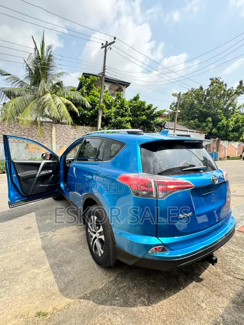 Toyota RAV4 2016 Blue