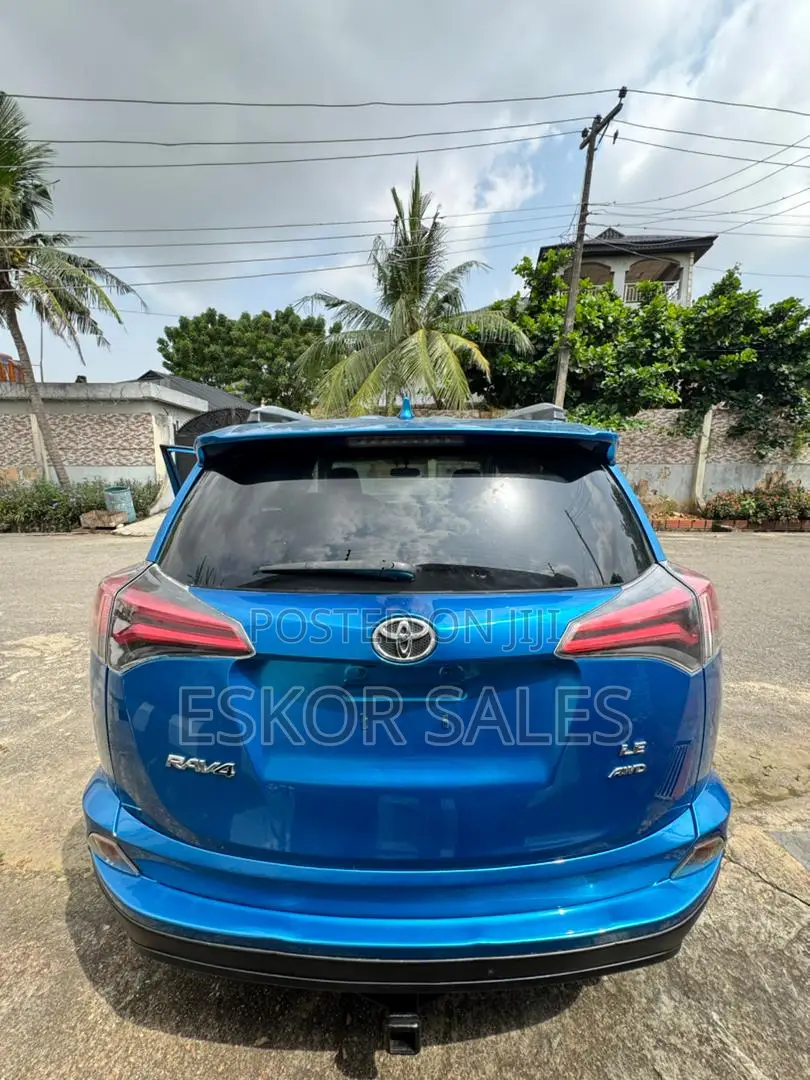 Toyota RAV4 2016 Blue