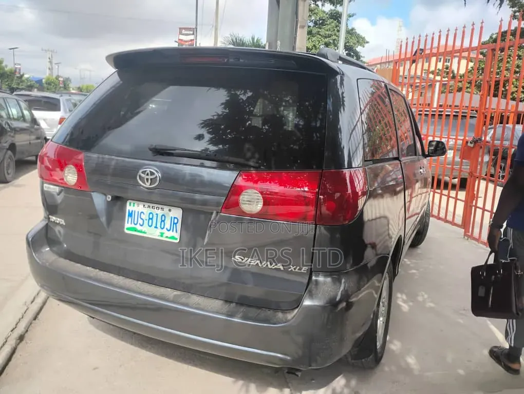 Toyota Sienna 2006 Gray