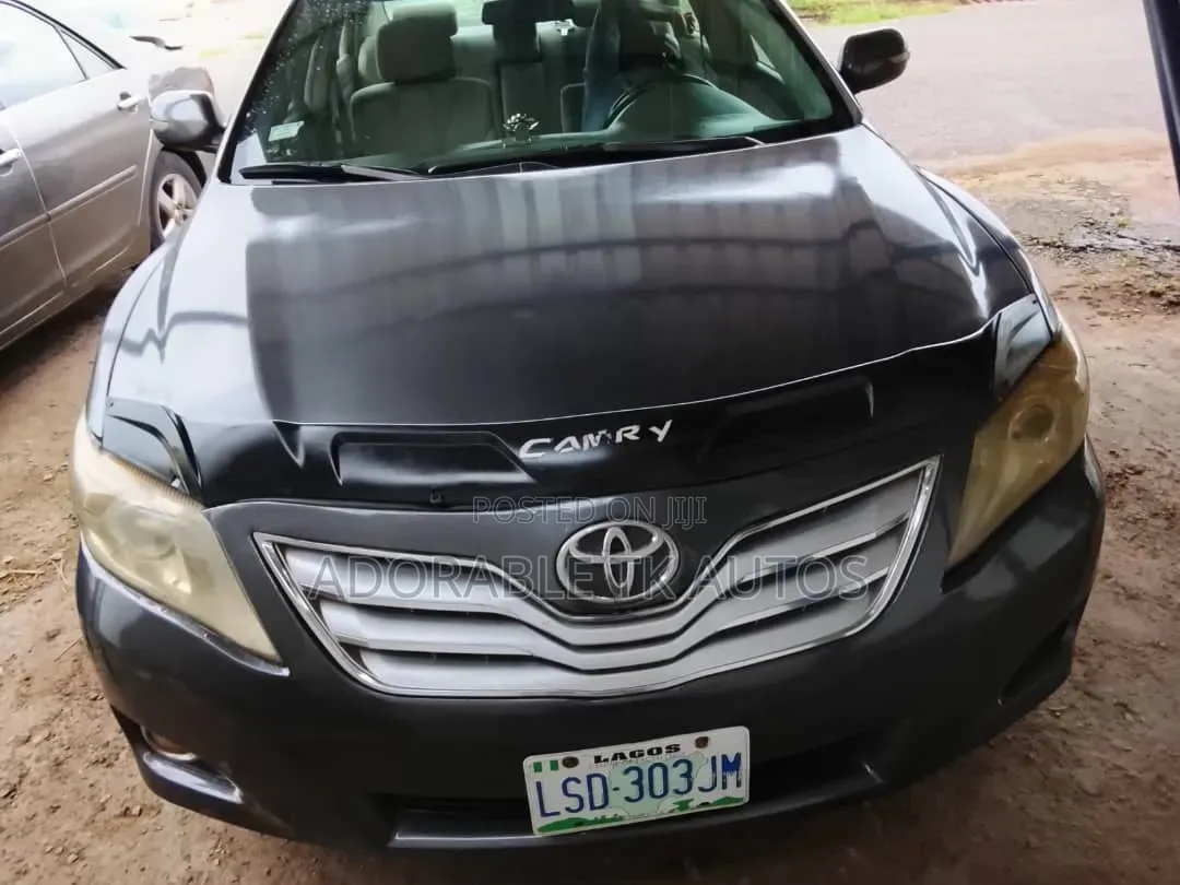 Toyota Camry LE 4dr Sedan (2.5L 4cyl 6AM) 2010 Gray