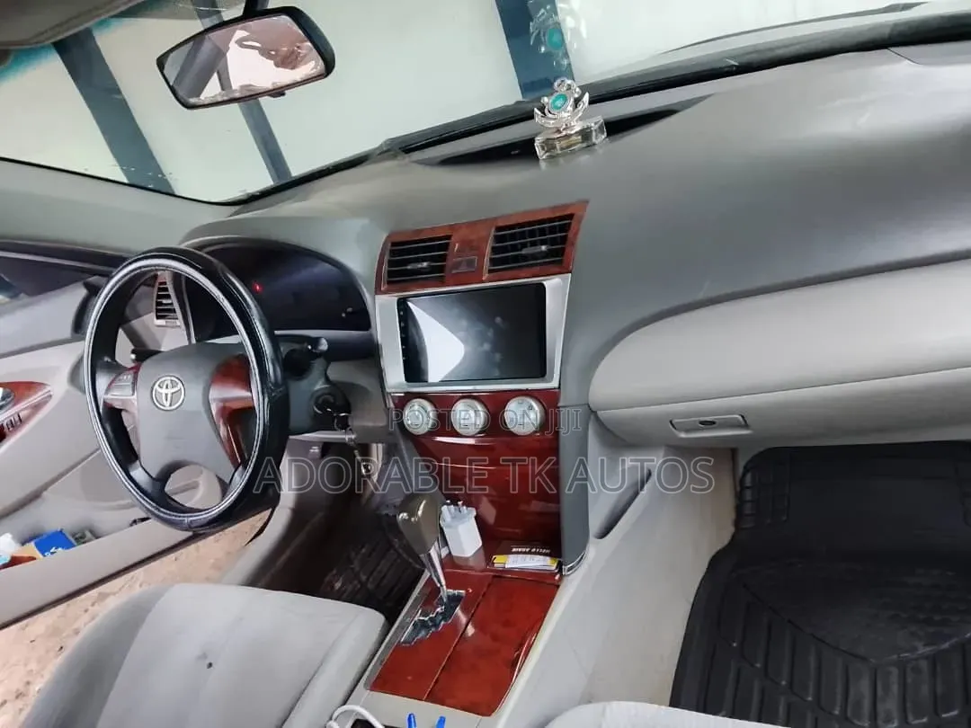Toyota Camry LE 4dr Sedan (2.5L 4cyl 6AM) 2010 Gray
