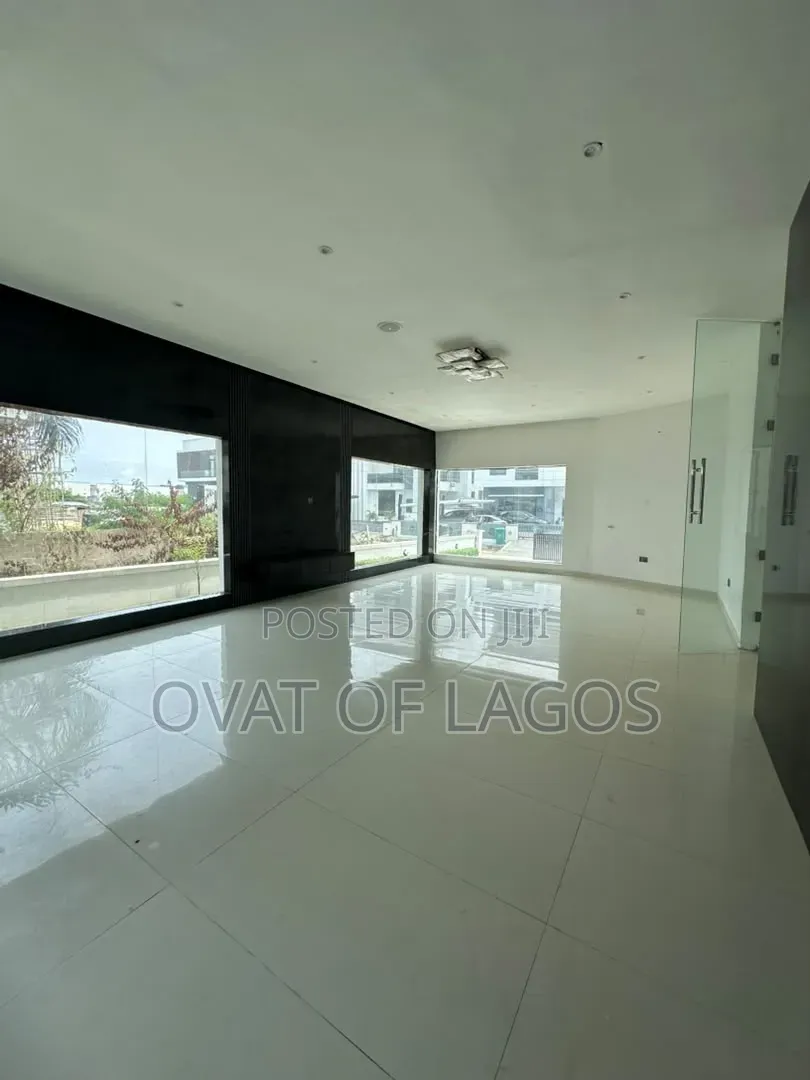 5bdrm Duplex in Megamound, Ikota for sale